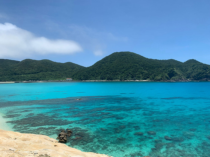 ケラマブルーの海と慶良間島